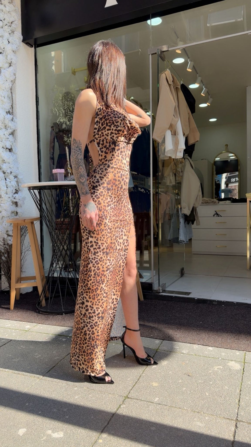 Leopar Desenli Boyundan Bağlamalı Uzun Elbise