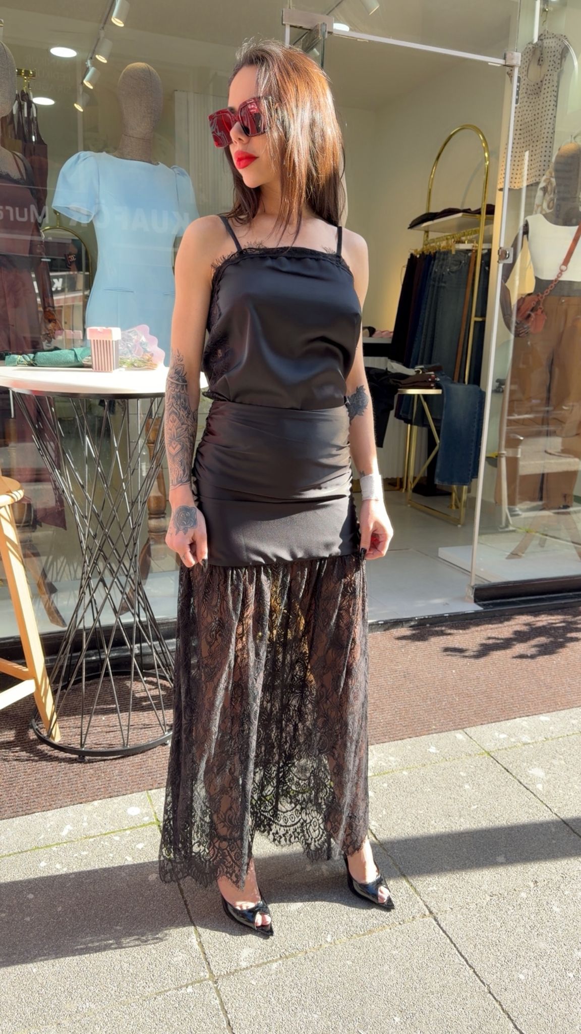 Siyah Saten Dantel Detaylı Uzun Takım